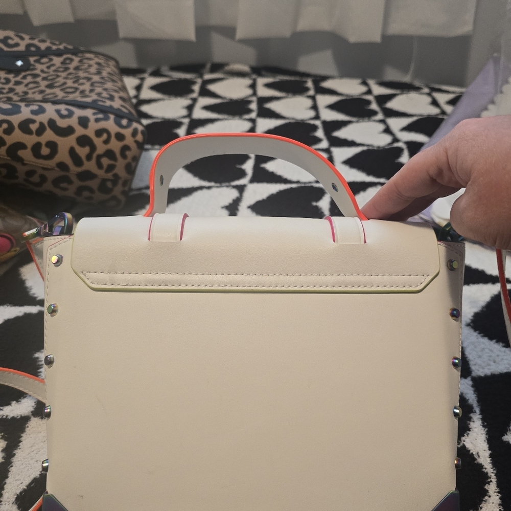 Michael Kors Manhatten Medium Contrast Trim Leather Satchel - Picture 5 of 10